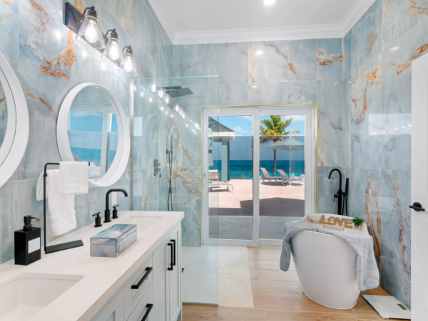 Luxury Oceanfront Villa in Exuma - Ideal for Families and Groups